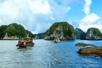 Du lịch đảo Cát Bà… đâu chỉ có tắm biển