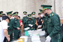 Phá đường dây vận chuyển ma túy xuyên quốc gia cực “khủng”