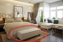 Tại sao khách sạn thường đặt 1 chiếc ghế sofa ở cuối giường?