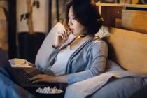Ăn trước khi đi ngủ: Lợi ít, hại đủ đường