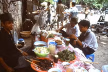 Loạt ảnh thú vị về khu phố cổ Hà Nội năm 1995 
