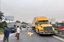 Xe máy va chạm container, nam thanh niên tử vong tại chỗ
