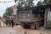 Nguyên nhân xe tải lao vào quán cắt tóc, 4 người thương vong ở Bắc Giang