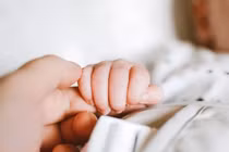 Cứu sống trẻ sinh non, bị dị tật khe hở thành bụng