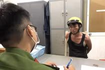 Bình Dương: Kẻ cướp vàng ném ra ngoài đường khai gì?
