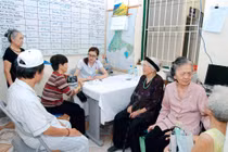HÀ NỘI: 100% người cao tuổi khi ốm đau, dịch bệnh được khám chữa bệnh
