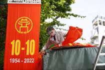 Hà Nội rực rỡ cờ hoa