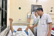 Lần đầu phối hợp mổ mở sọ, nội soi qua đường mũi cắt u tuyến yên 
