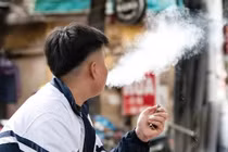 Có thể bị phạt đến 2 triệu đồng nếu sử dụng thuốc lá điện tử 