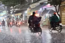 Không khí lạnh tăng cường gây mưa lớn diện rộng ở Bắc Bộ