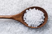 Liên tục dùng phèn chua chữa hôi nách, người phụ nữ 64 tuổi nhiễm độc nhôm