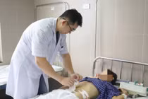 Suýt mất mạng vì... tự thụt tháo đại tràng để trẻ hóa, giảm cân