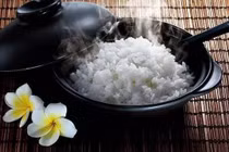 Thói quen xấu khi ăn cơm khiến "rước bệnh vào thân"