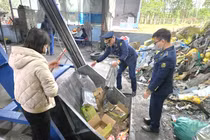 Thu giữ, tiêu hủy hơn 300kg thực phẩm không rõ nguồn gốc tại Thái Nguyên