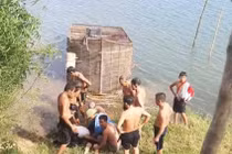 Đi tắm sông cùng bạn, một học sinh đuối nước thương tâm