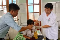 Buồn chuyện gia đình, một học sinh ăn lá ngón tự tử