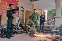 Tiêu huỷ hàng trăm khẩu súng cùng nhiều loại vũ khí nguy hiểm