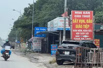 Hà Nội: Nhức nhối “nạn” lấn chiếm vỉa hè đường Lê Trọng Tấn để kinh doanh