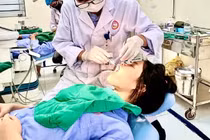 Cắm lại răng rơi do tai nạn cho cô gái 17 tuổi: Cần bảo quản đúng