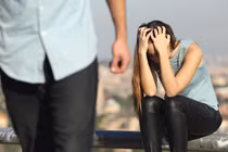 Bị bắt tại trận ngoại tình trong nhà nghỉ, vợ vẫn không hối lỗi