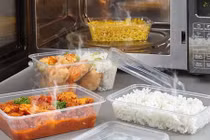 Có nên hâm thức ăn trong lò vi sóng bằng hộp nhựa?