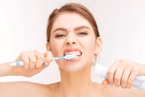 Sai lầm khi đánh răng khiến răng hỏng nhanh, ít ai ngờ