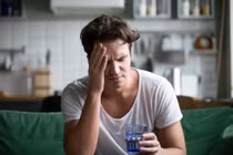 Sốt, đau đầu tưởng cảm cúm... hoá ra viêm mũi xoang cấp mủ