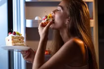 Thói quen buổi tối "âm thầm" phá hủy sức khỏe thận