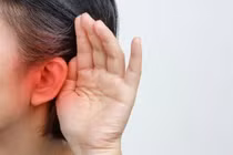Đột ngột ù tai, dịch đục chảy ra, đi khám mắc lồi xương ống tai ngoài