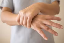 Vì sao bị bủn rủn tay chân sau khi quan hệ?
