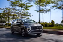 Hyundai Stargazer xấu lạ… “xếp xó” chờ người mua 