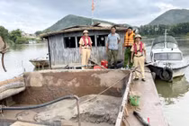 Bắc Giang: Bắt nhóm đối tượng khai thác cát trái phép trên sông Lục Nam