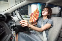 Mẹo làm mát ô tô khi điều hòa bị hỏng mùa nắng nóng