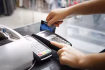 Dùng thẻ tín dụng của người chết để tiêu xài, nữ cảnh sát Mỹ bị bắt