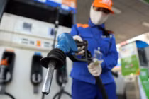 Giá xăng dầu đồng loạt giảm kể từ 15h hôm nay 21/2