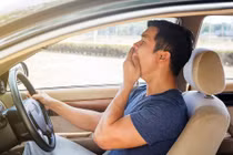 Những điều tuyệt đối không nên làm khi lái ô tô