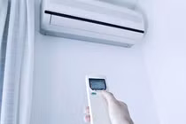 Ra ngoài bao lâu nên tắt điều hòa?