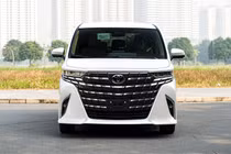 Cận cảnh "chuyên cơ mặt đất" Toyota Alphard 2023 hơn 4,3 tỷ tại Việt Nam
