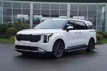 Kia New Carnival Hybrid 2025 chốt giá 1,849 tỷ đồng tại Việt Nam