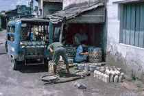 Nhìn lại đê Bát Tràng, làng Lệ Mật qua loạt ảnh về Hà Nội năm 1991