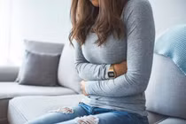 6 thực phẩm và đồ uống cần tránh để những ngày "đèn đỏ" bớt khó chịu