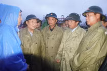 Phó Thủ tướng Lê Văn Thành kiểm tra công tác ứng phó bão số 4 tại Quảng Trị