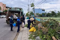 Miền Trung: Tổng lực dọn vệ sinh môi trường sau bão số 4