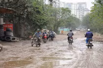 Cận cảnh con đường “đau khổ” giữa Thủ đô