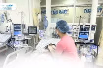Bé 9 tuổi sốc sốt xuất huyết nặng, tổn thương gan, suy hô hấp