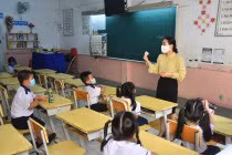 Từ ngày 14/2/2025, cho dù chỉ dạy thêm với số lượng ít học sinh (1 hay 2 học sinh) mà có thu tiền thì giáo viên vẫn bắt buộc phải thực hiện đăng ký kinh doanh.