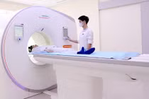 Chuẩn bị mổ ung thư bất ngờ phát hiện lao phổi
