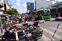 Gỡ rào chắn tại chốt do ùn tắc, Chủ tịch quận Gò Vấp xin lỗi