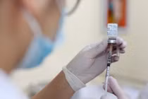 Bộ Y tế hoả tốc điều chuyên gia Bạch Mai tới Thanh Hóa điều trị cho các bệnh nhân gặp sự cố sau tiêm vắc xin COVID-19