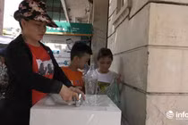 Người dân Thủ đô hào hứng với các trụ nước sạch miễn phí